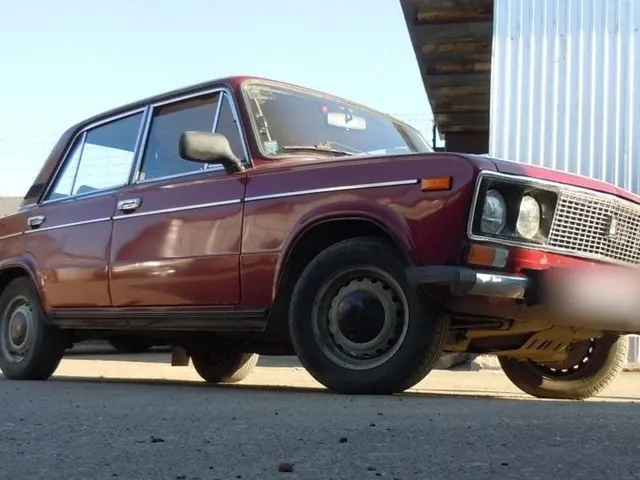 2000 Lada 2106